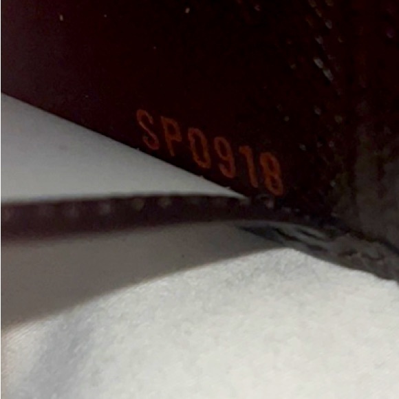 Louis Vuitton Brown ID / Card Holder Cross Grain Leather EUC - Picture 4 of 12